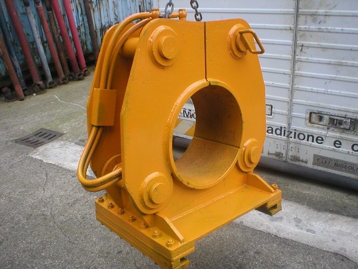 Hydraulic vice for piling