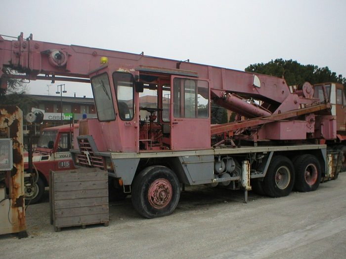 Trojsi 256 mobile crane