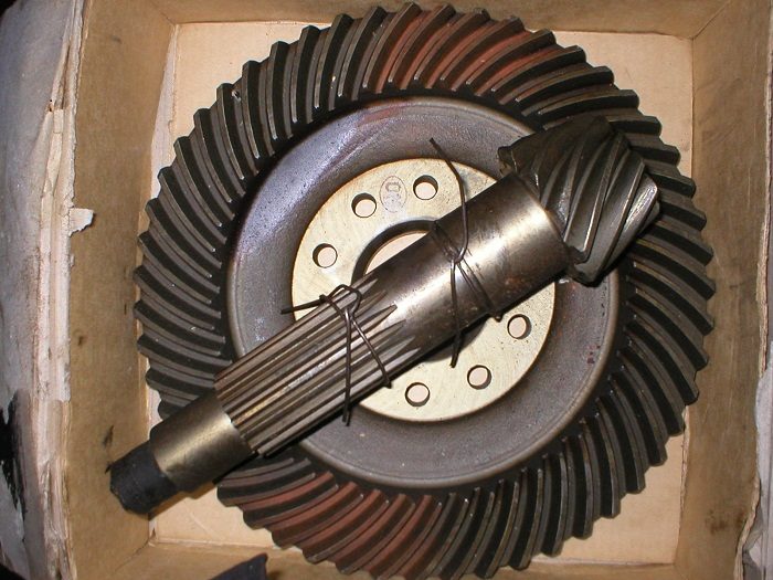 Crown and pinion for OM50C
