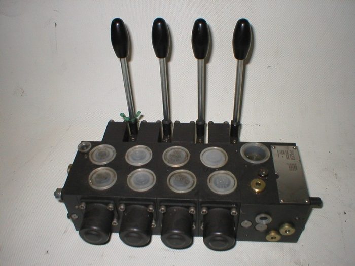 Hawe valve block with 4 levers
