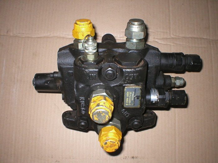 JCB 25/612400 hydraulic high flow valve