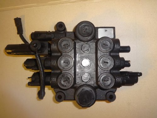 JCB 25/223090 main valve block