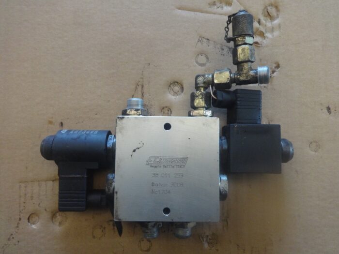 flucom 38011253 hydraulic valve