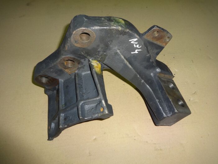 iveco 500307184 engine support