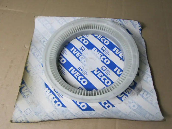 iveco 8361 crankshaft oil seal