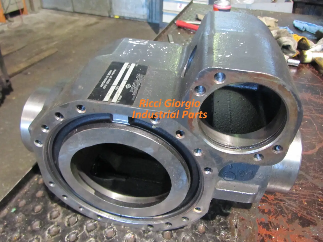 scatola spicer dana 211.01.005.02 scatola spicer dana 211.01.005.02